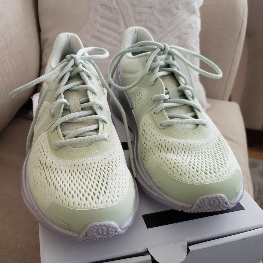 Lululemon Woman Blissfield Running shoes U.S. size 7.5 brand new